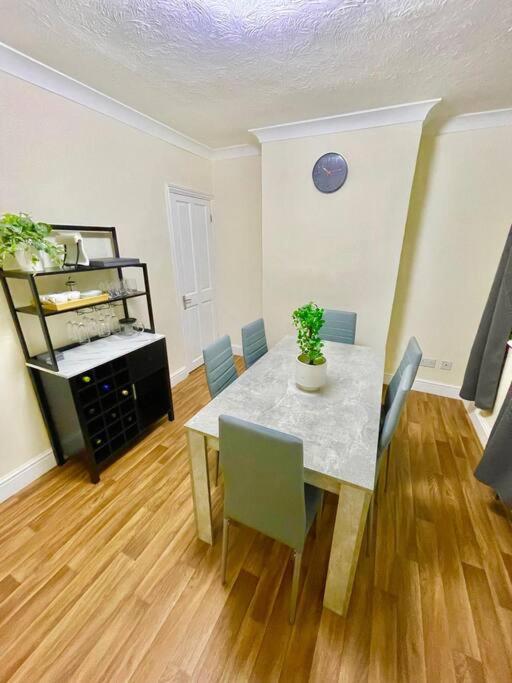 Charter House With Good Wifi Apartment Chatham  Ngoại thất bức ảnh